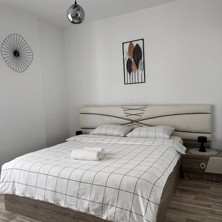 Penthouse Exclusive Apartment Pristina Exterior photo